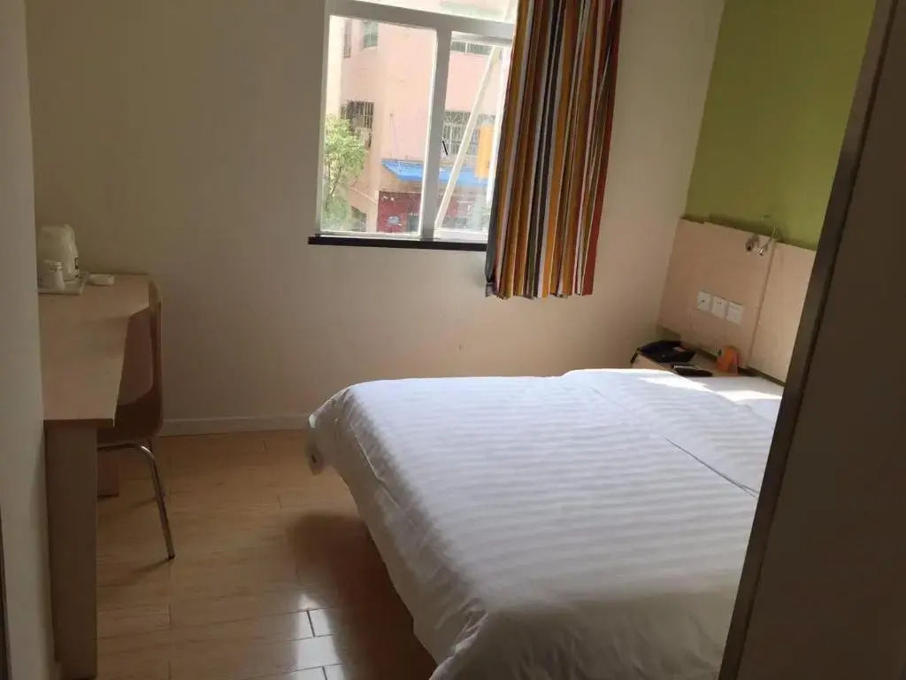 7Days Inn Shenzhen Airport Hourui Metro station