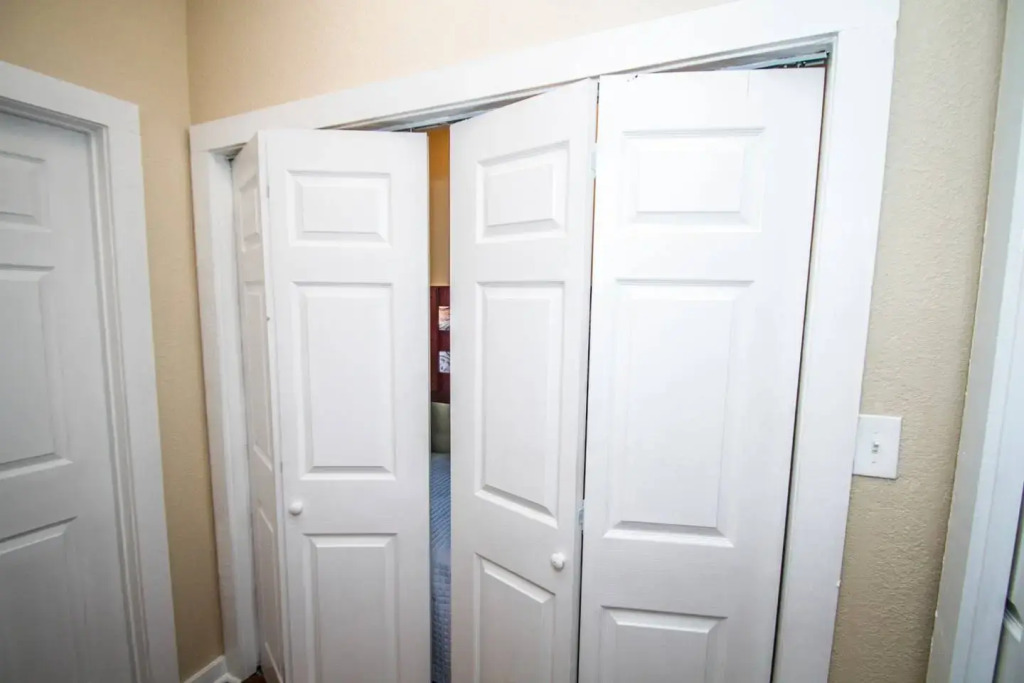 Hackberry St #B Renovated 2BR Near Downtown SA