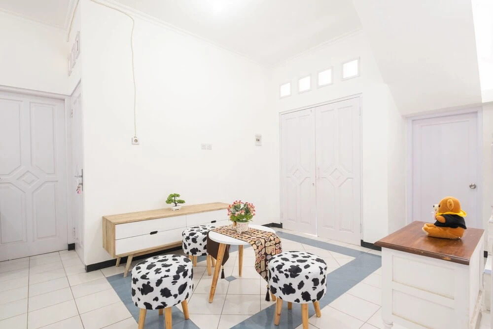 Roemah Hijaubiru by OYO Rooms