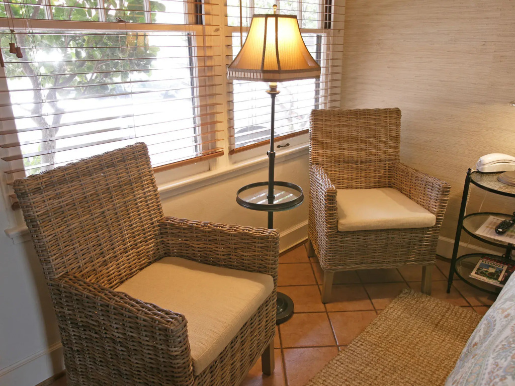 Harbor House Inn