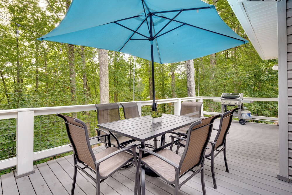 Blue Ridge Mountain Retreat: Deck & Sunroom!