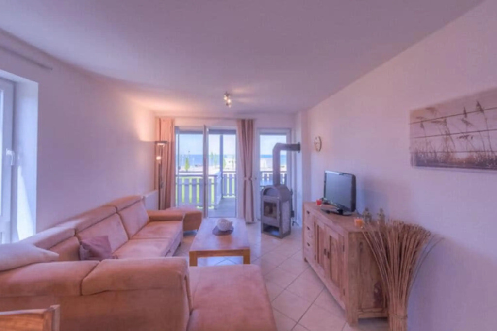 Apartment in Rechin Right on the Water