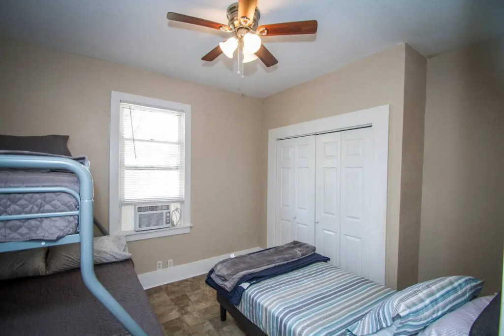 Virginia #A Cozy 2BA/1BA near Downtown Sleeps 8