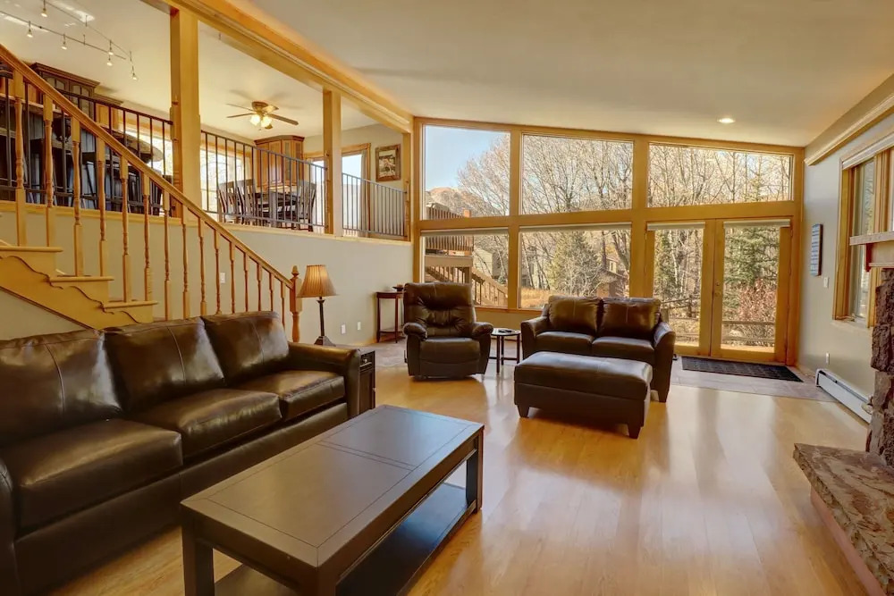 334 Willow Lake Ct. 4br W/loft 3ba 4 Bedroom Townhouse