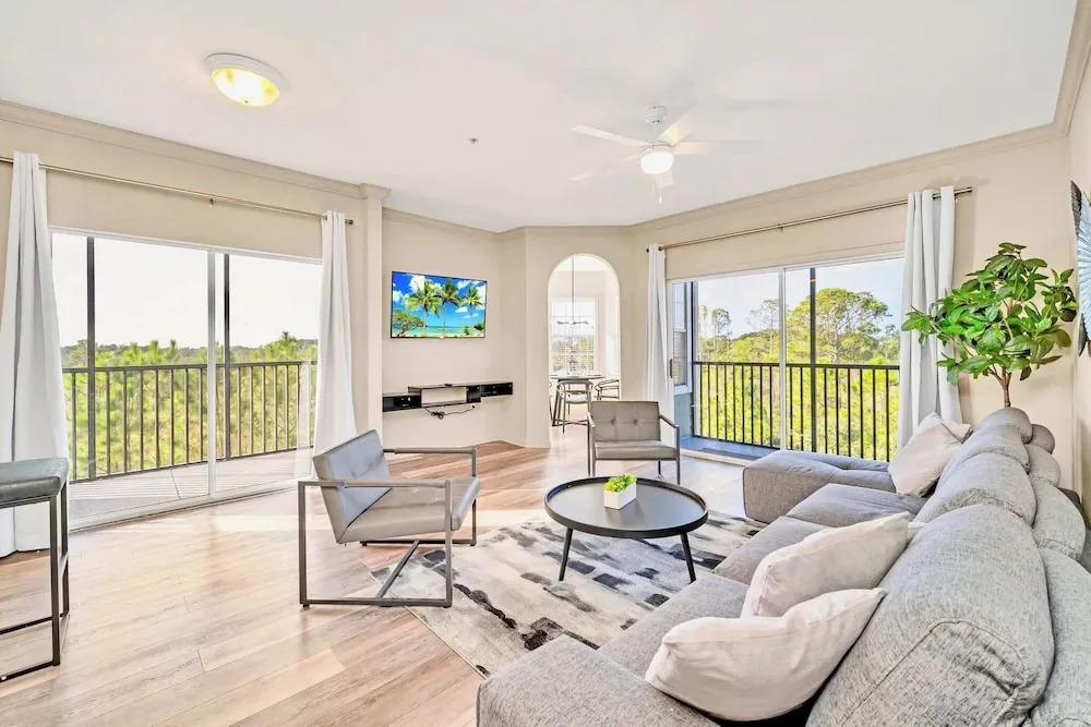 Upstay Condo w Pool Sauna Sleeps 8