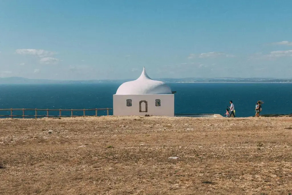 Sesimbra Cliff by Saudade