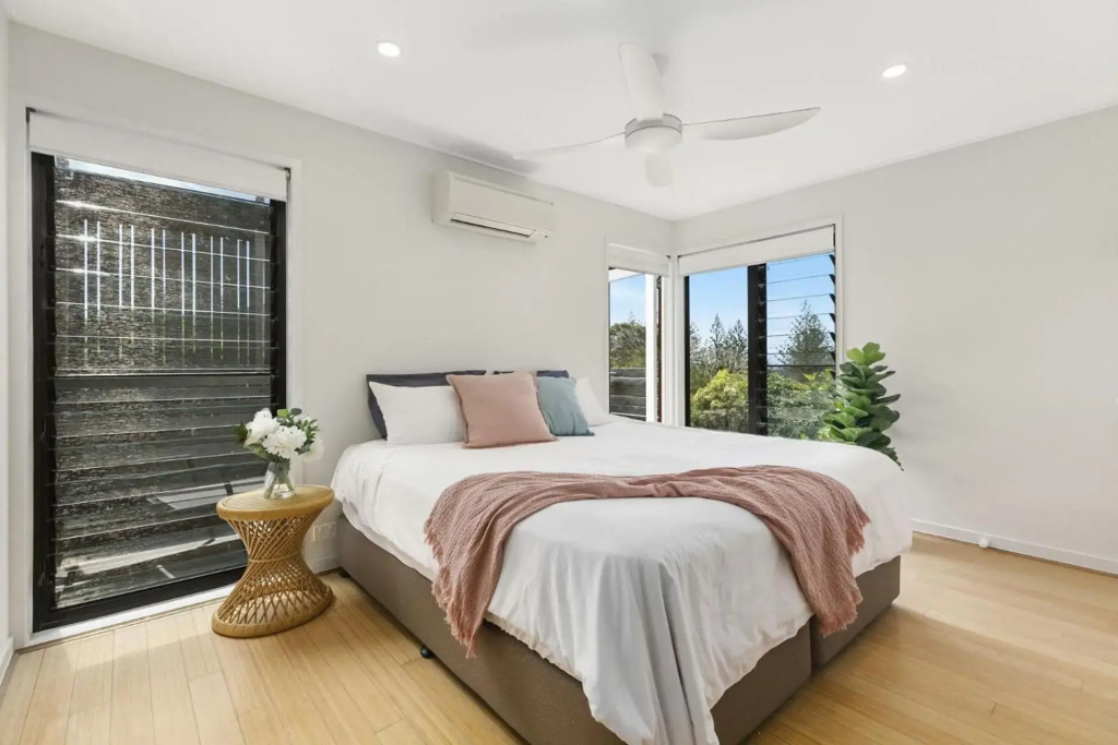 Duke St Convenience at your doorstep Beach living in the heart of the village close to cafes Ocean glimpse