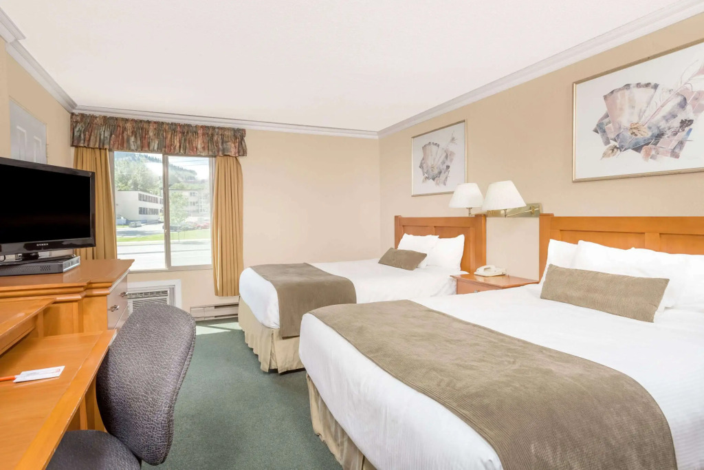 Howard Johnson by Wyndham Downtown Kamloops