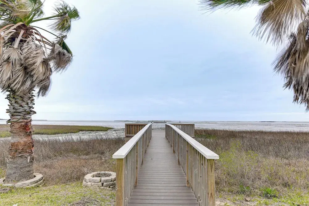 Walk to Beach! Bayfront Coastal Gem in Gilchrist