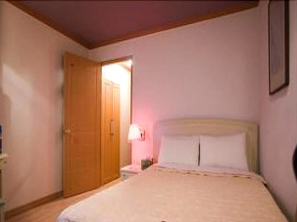 Goodstay Dove Hotel