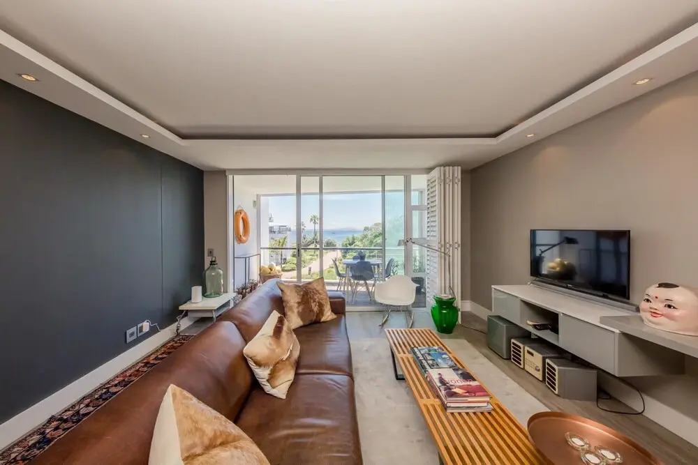 Wonderful Secure Apartment Walking Distance to Waterfront African Anchor