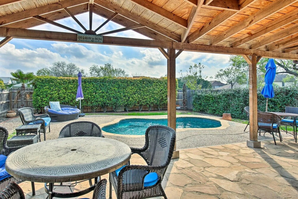 San Antonio Getaway ~ 18 Mi to Dtwn + Pool!