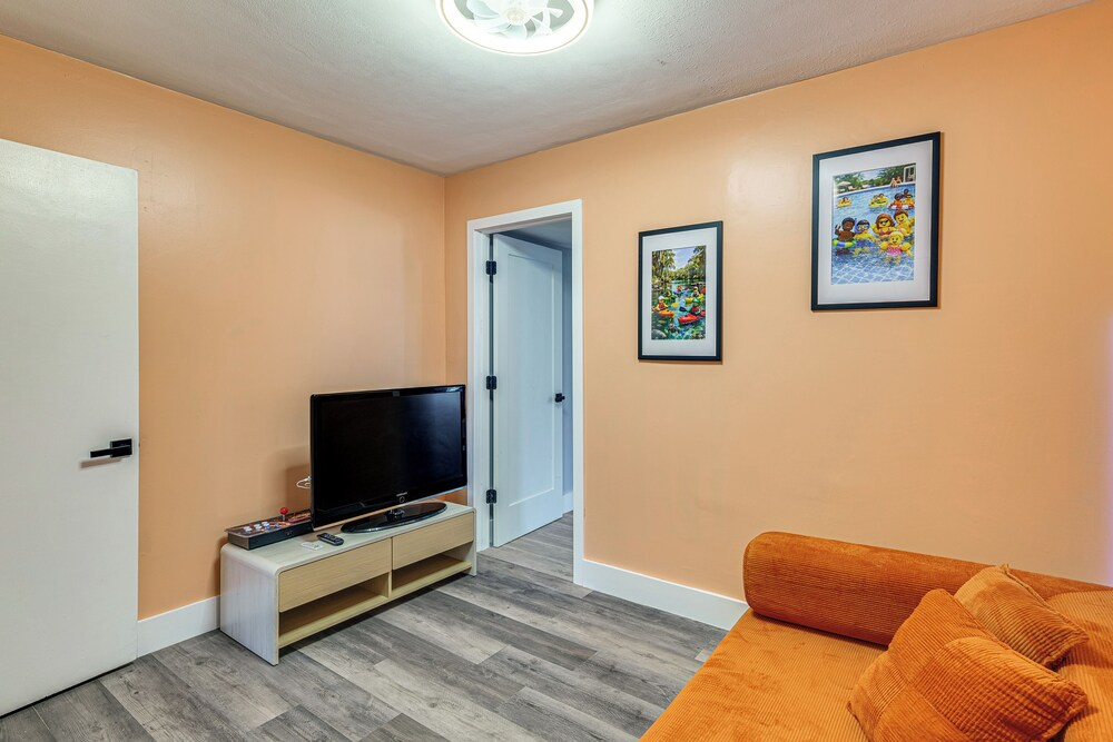 Legoland & Lakes Pool Home Pet Friendly
