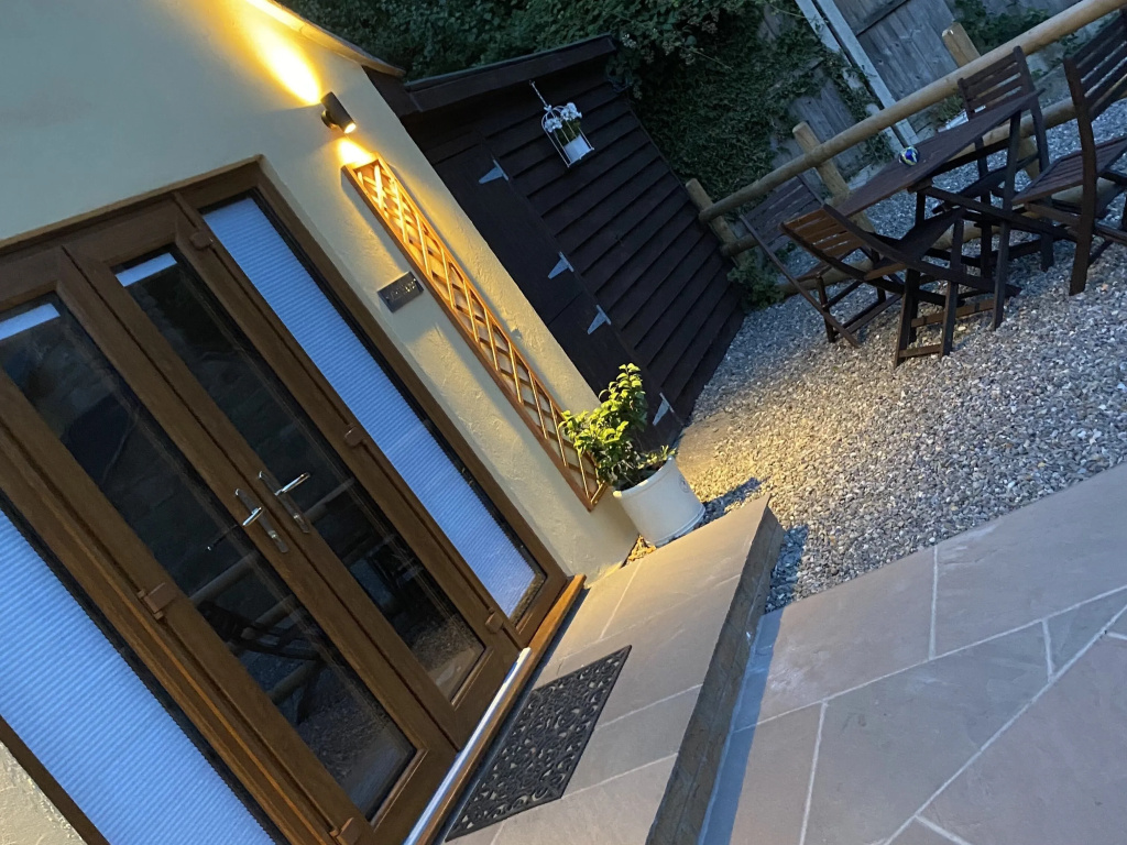 1 Bedroomed Detached Holiday Retreat Pant