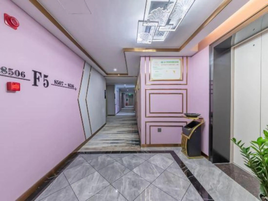 Guihe Yue Hotel(Guest World Plaza, Guigang High-speed Railway Station)