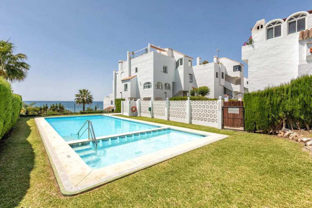 Front Sea View Apartment Estepona