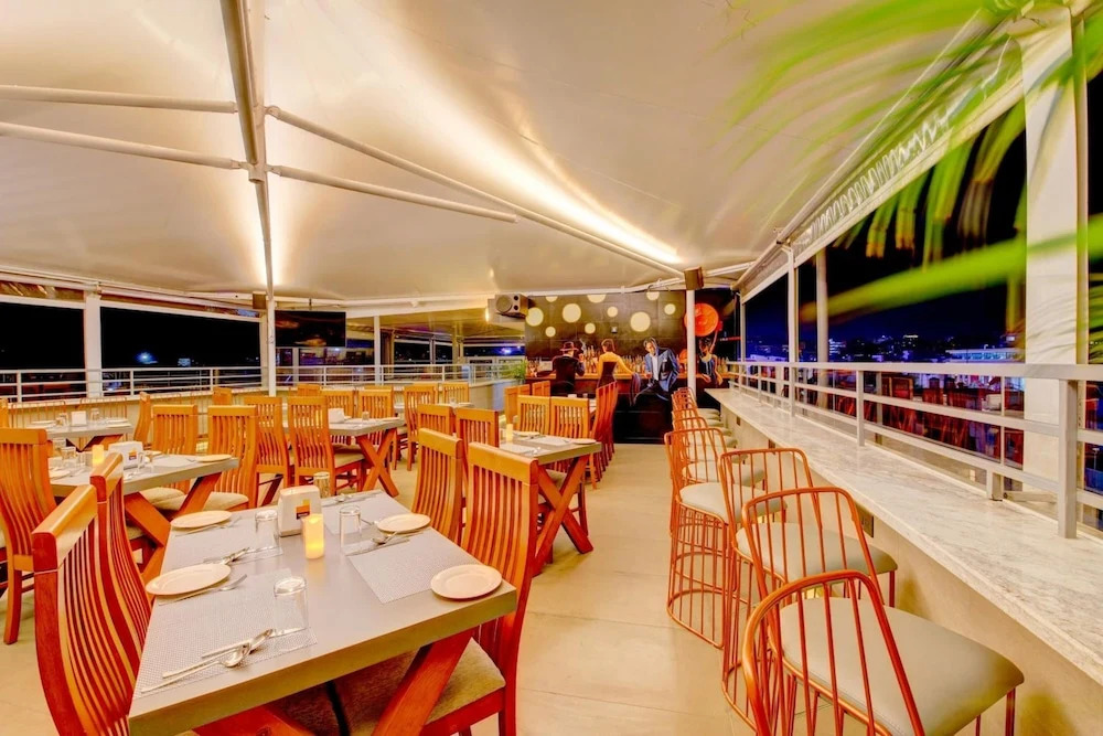 Dhruva Inn
