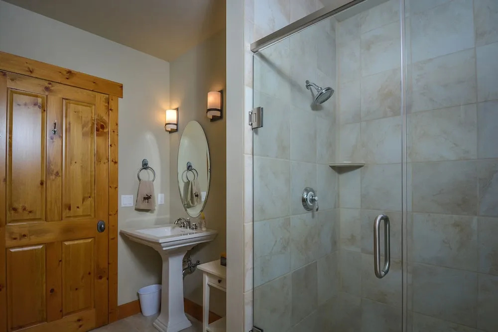 Glacier Paradise 5 Bedroom Townhome