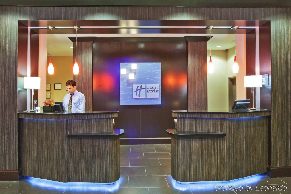 Holiday Inn Express & Suites North Dallas at Preston by IHG