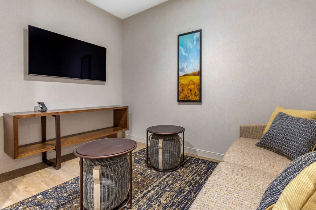 Hotel Centro Sonoma Wine Country, Tapestry Collection Hilton