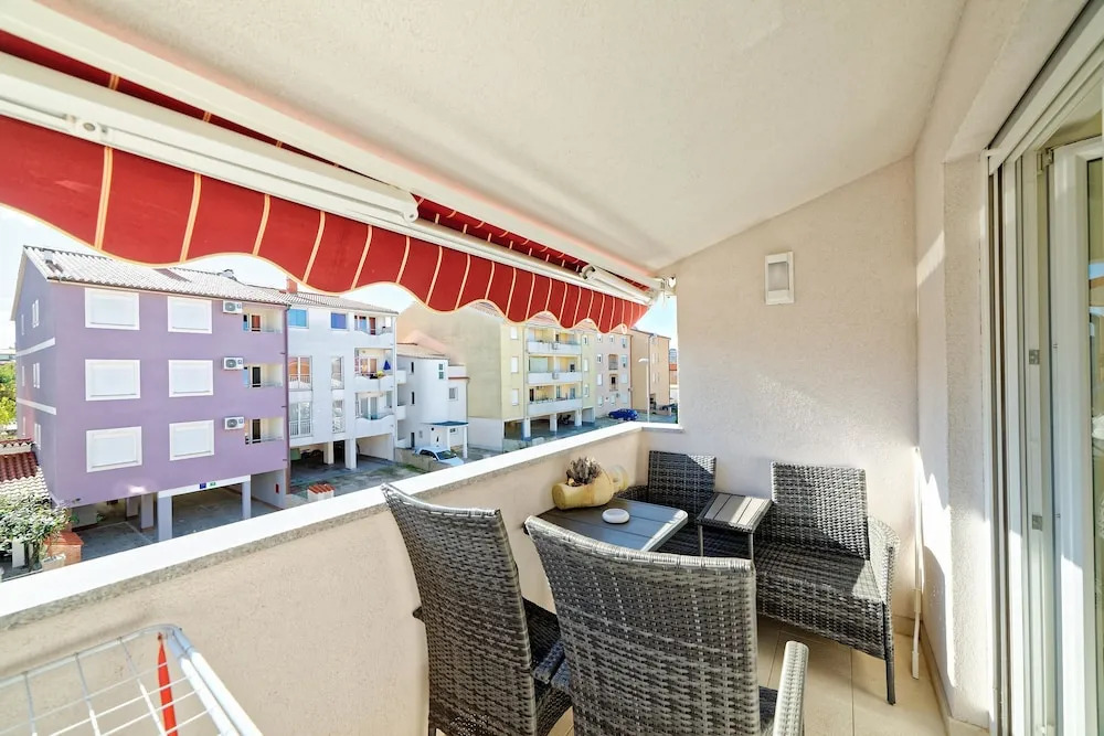 Apartment Hennion / Two Bedrooms A1 Leona