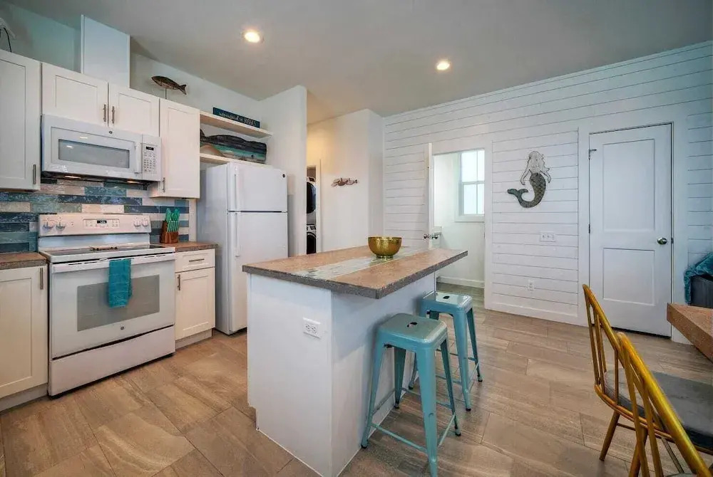 2 Homes in Old Town by Avantstay Sleeps 19, Pool, Newly Built Walk to Eats, Music, & More