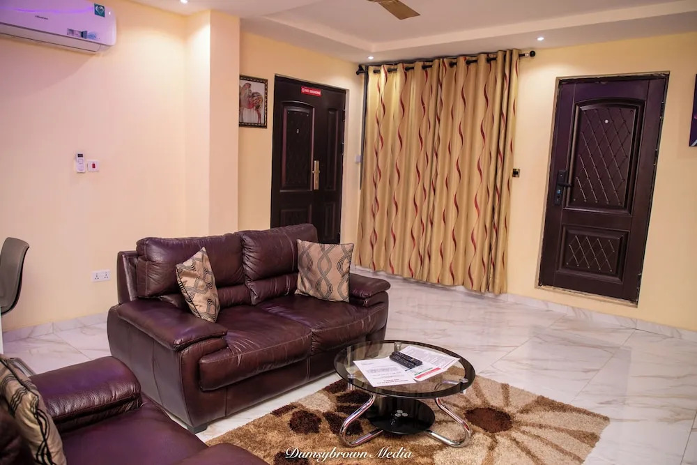 2 Bed Furnished Apartment - Wifi, Aircon, Parking