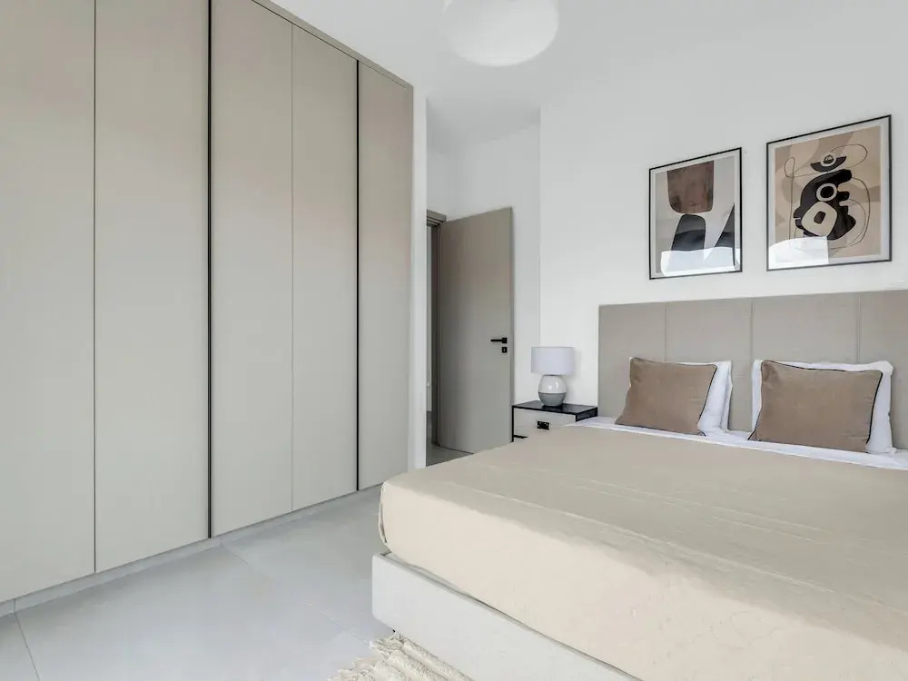 Sanders Elgio - Neat 3-bdr Apt With Rooftop