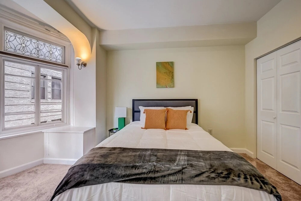 FRONTDESK 242 S 17th St Apts Rittenhouse Sq Philadelphia
