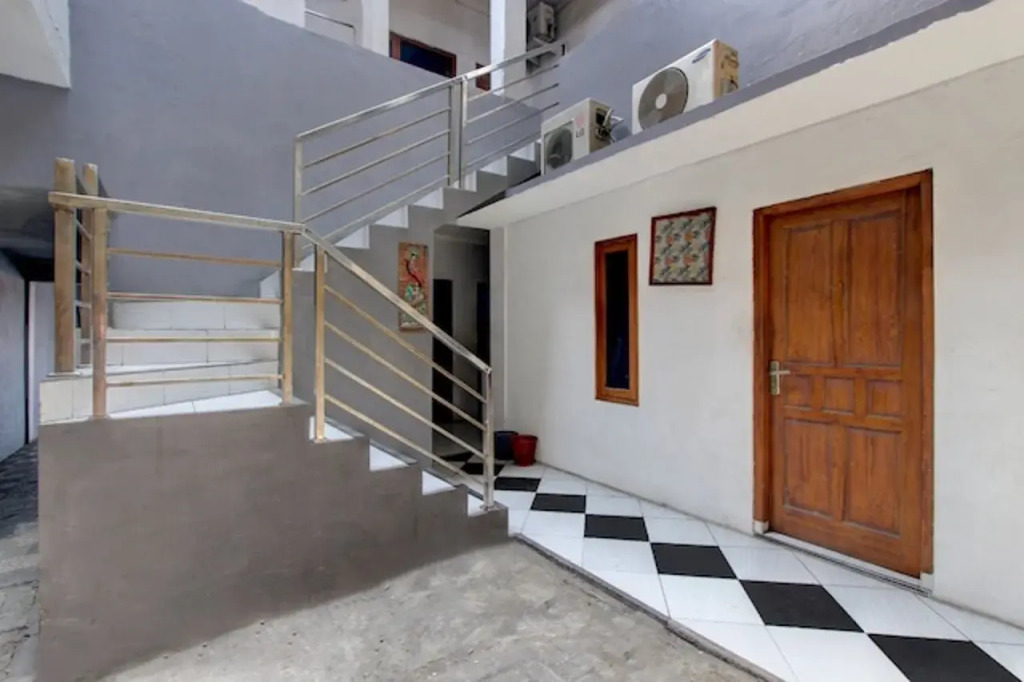 Crown Residence Hotel near Tugu Yogyakarta RedPartner