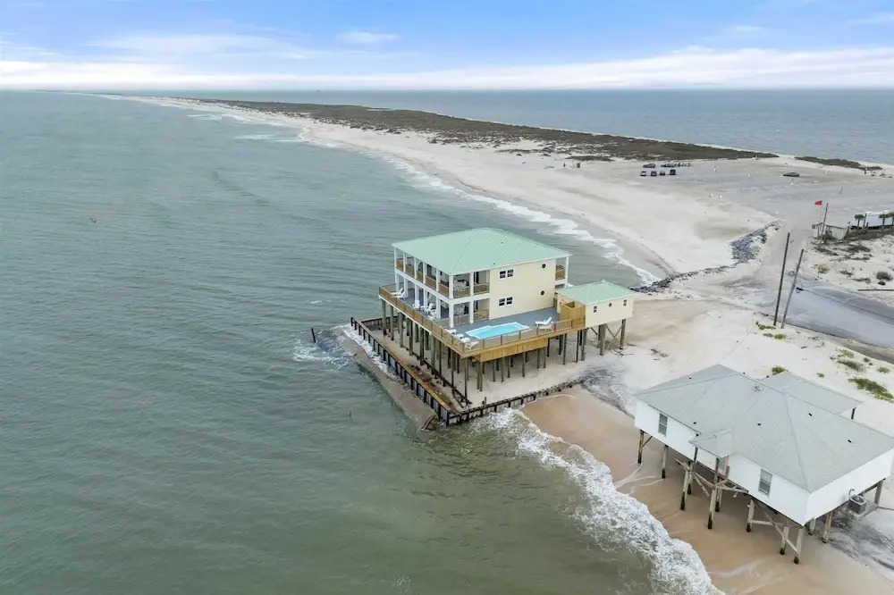 Shamrock Shores - Gulf Front West End Pet Friendly Property With Room For Everyone. 3 Master Suites! 6 Bedroom Home by RedAwning