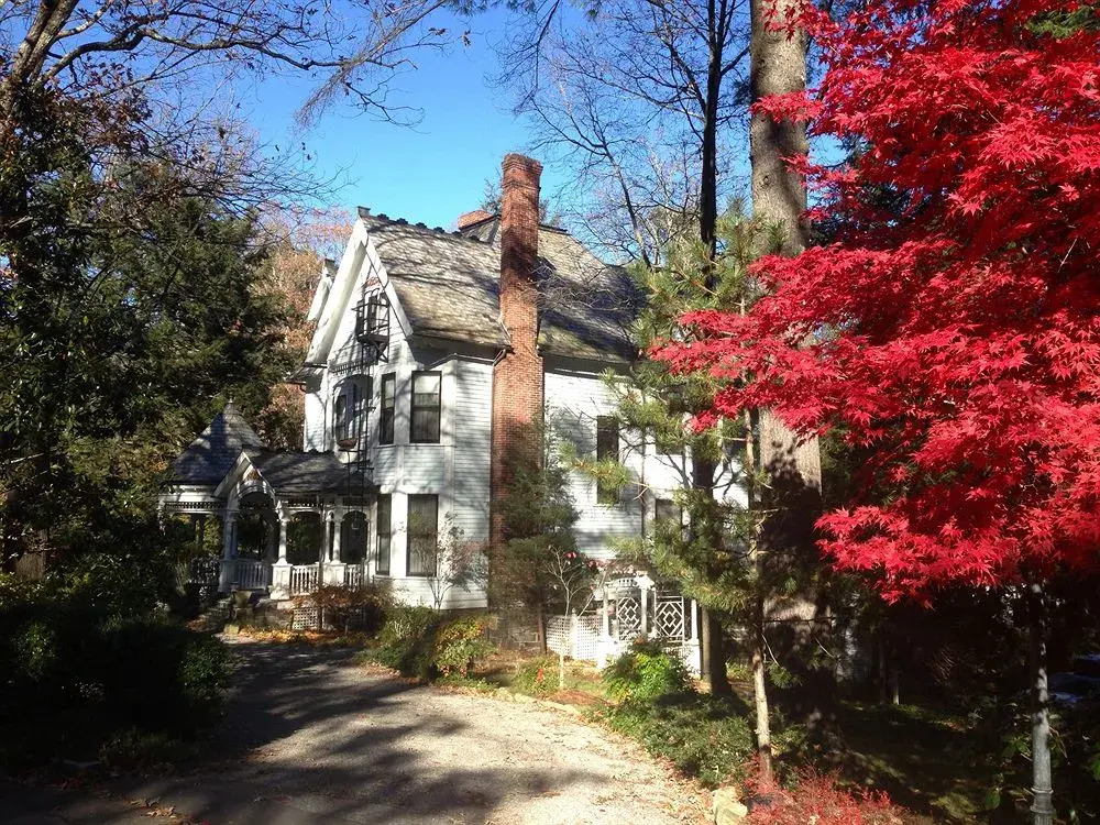 1899 Wright Inn and Carriage House