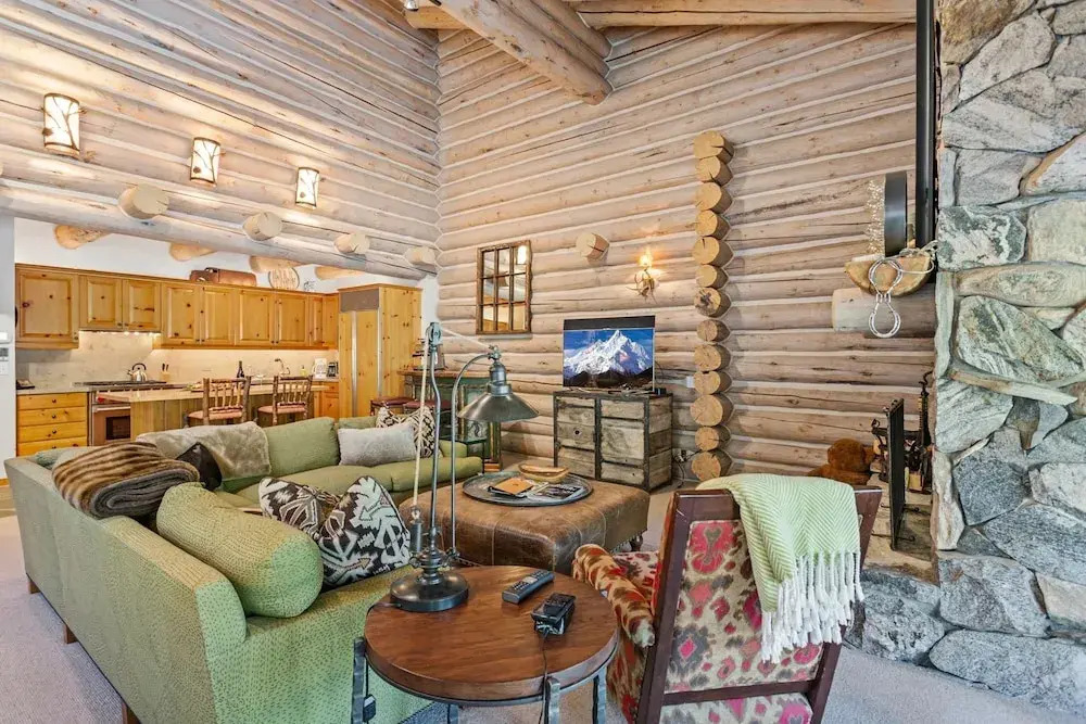 Pine Inn at Trail's End Lodge - Three Bedroom Condo Residence with Spa #2 by Deer Valley Resort