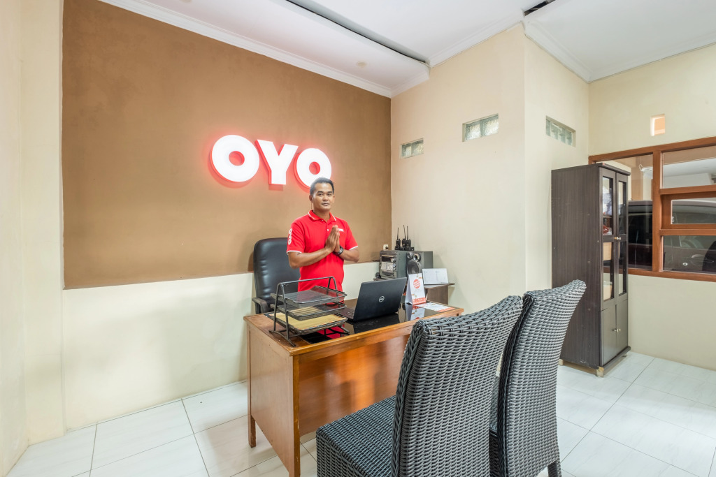 OYO 876 D' Exclusive