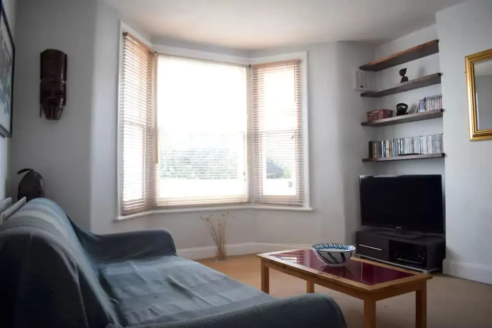 Lovely 2 Bed Apartment with Garden