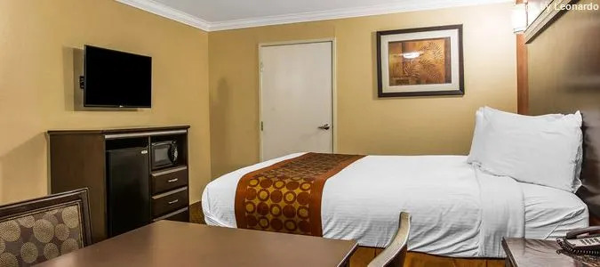 Travelodge Corona