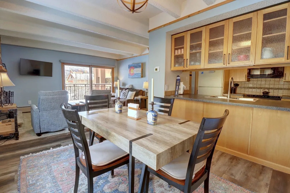 Great Mountain Views Short Walk to Lift Cozy Condo - PG201 by Redawning