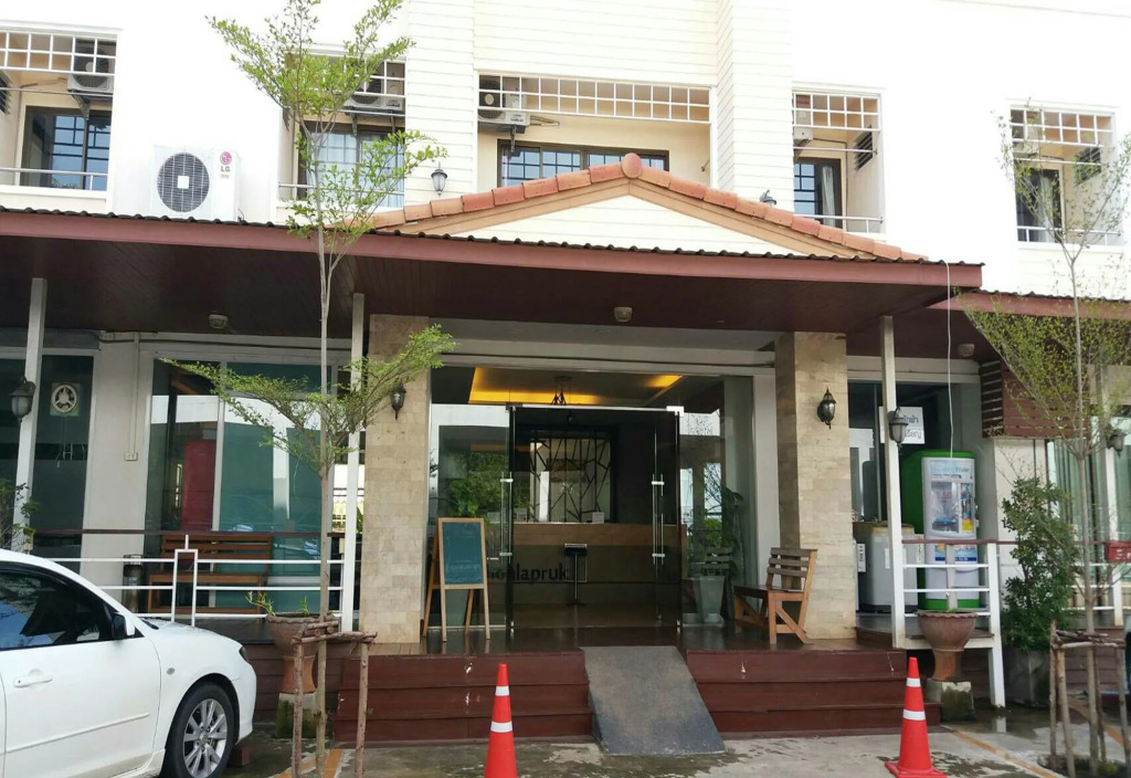Chonlapruk Lakeside Hotel