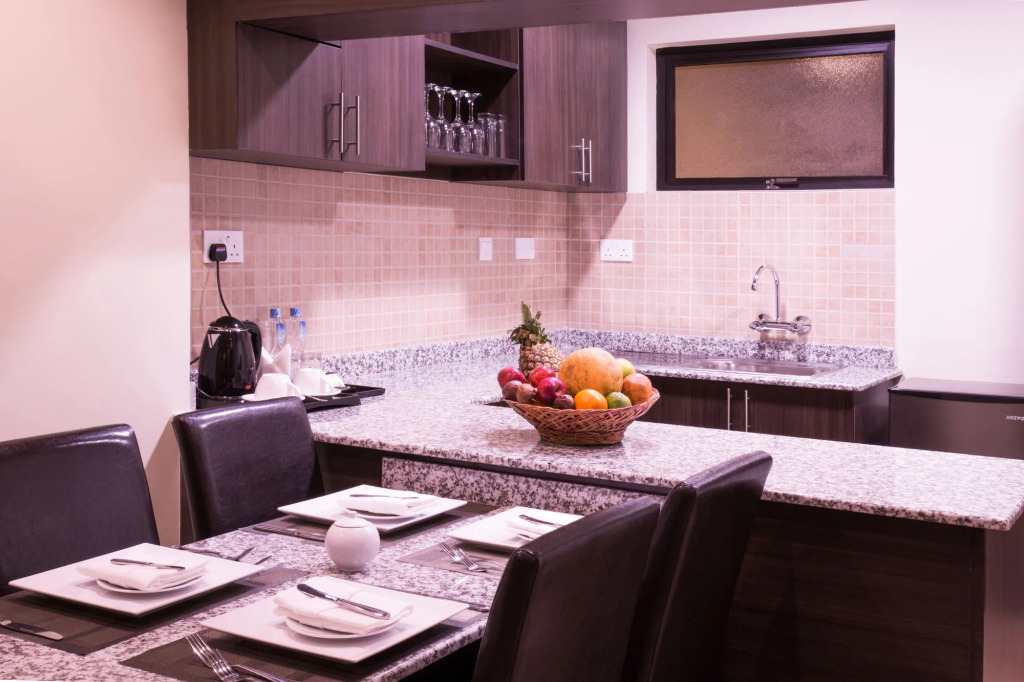 Bidwood Suite Hotel, Opposite Sarit Centre