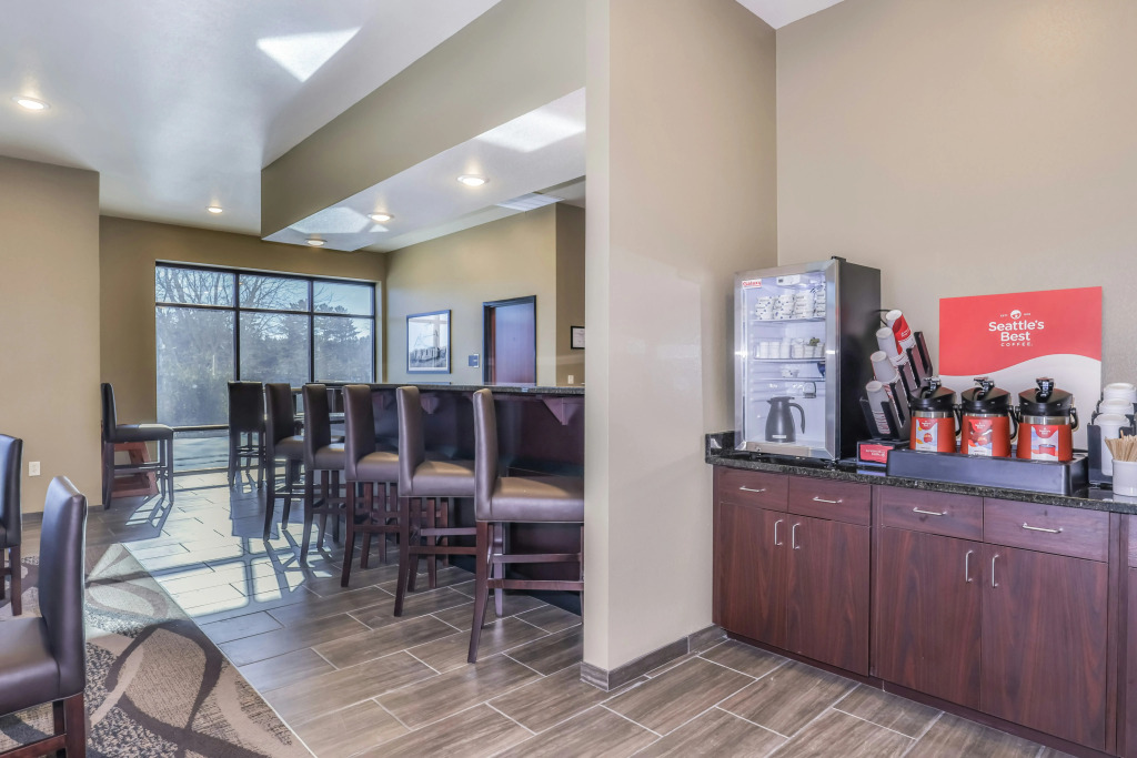 Cobblestone Hotel & Suites - Rhinelander