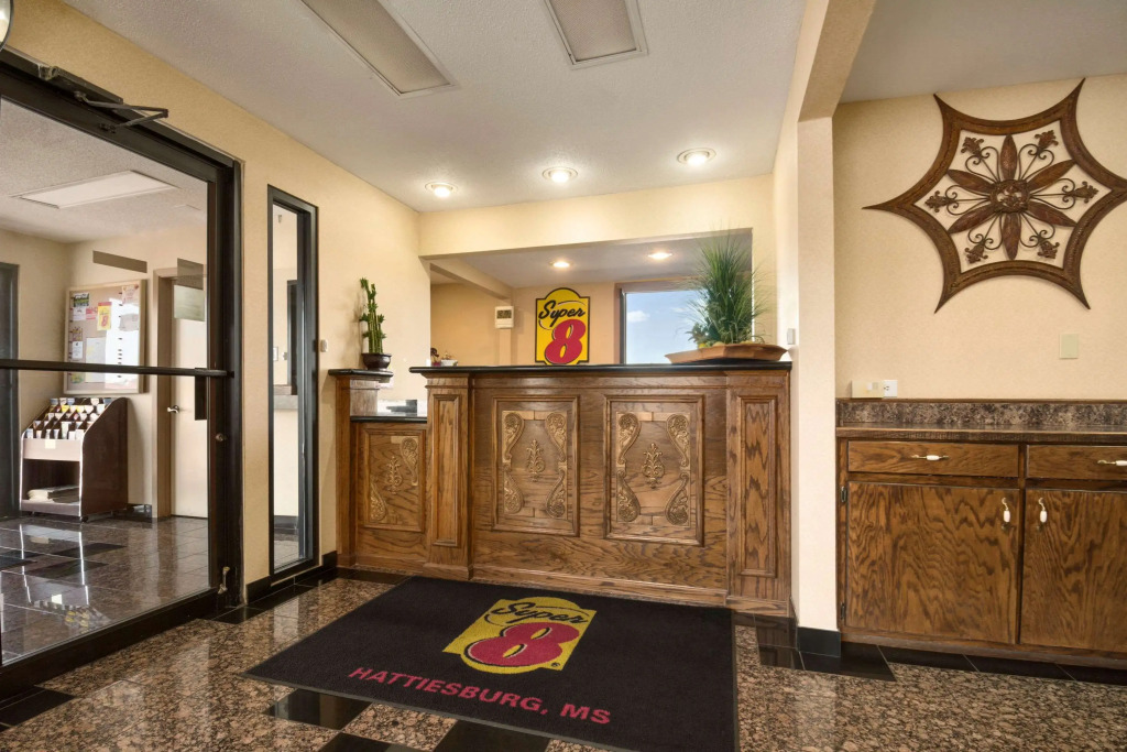 Super 8 by Wyndham Hattiesburg North - University Area