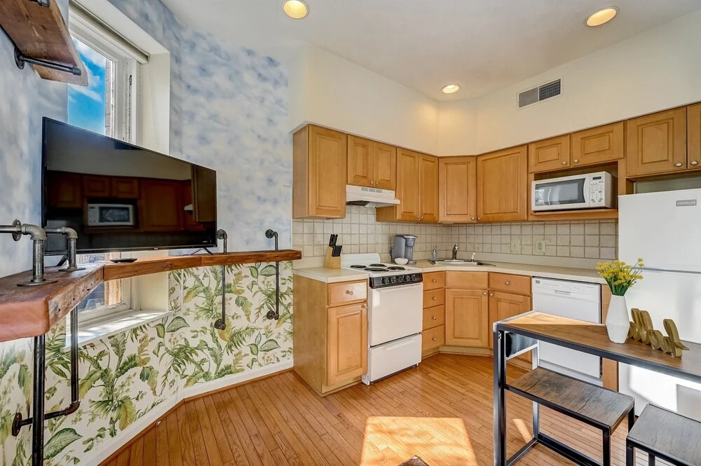 FRONTDESK 242 S 17th St Apts Rittenhouse Sq Philadelphia