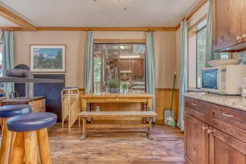 Little Trail Lodge - Unit B