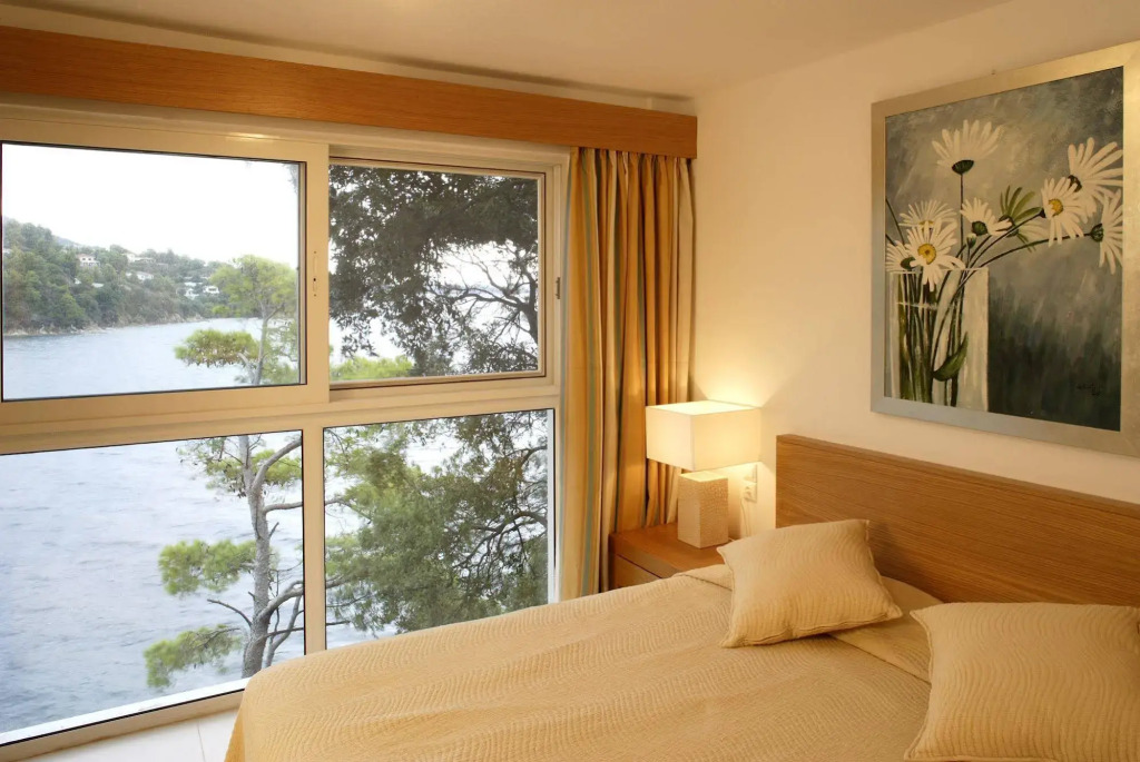 Cape Kanapitsa Hotel & Suites
