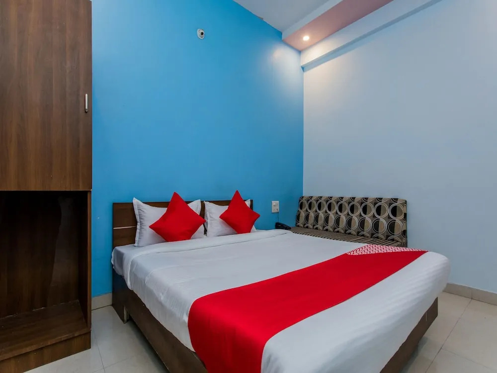 OYO 15569 Hotel Manorama Palace