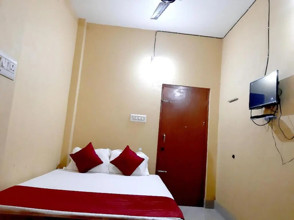 Goroomgo Maa Ugratara Lodge Puri