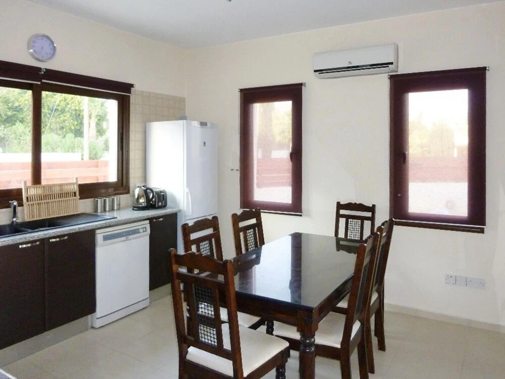Modern Luxury Villa in Peyia, Near Coral bay Beach, w/ Private Pool an