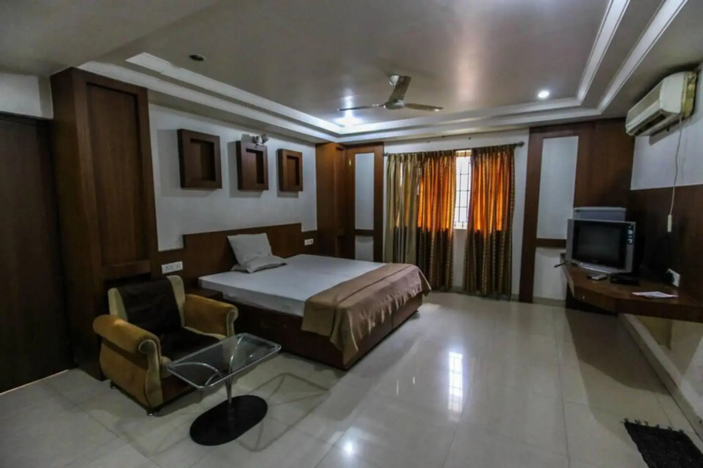 VR Royal Residency