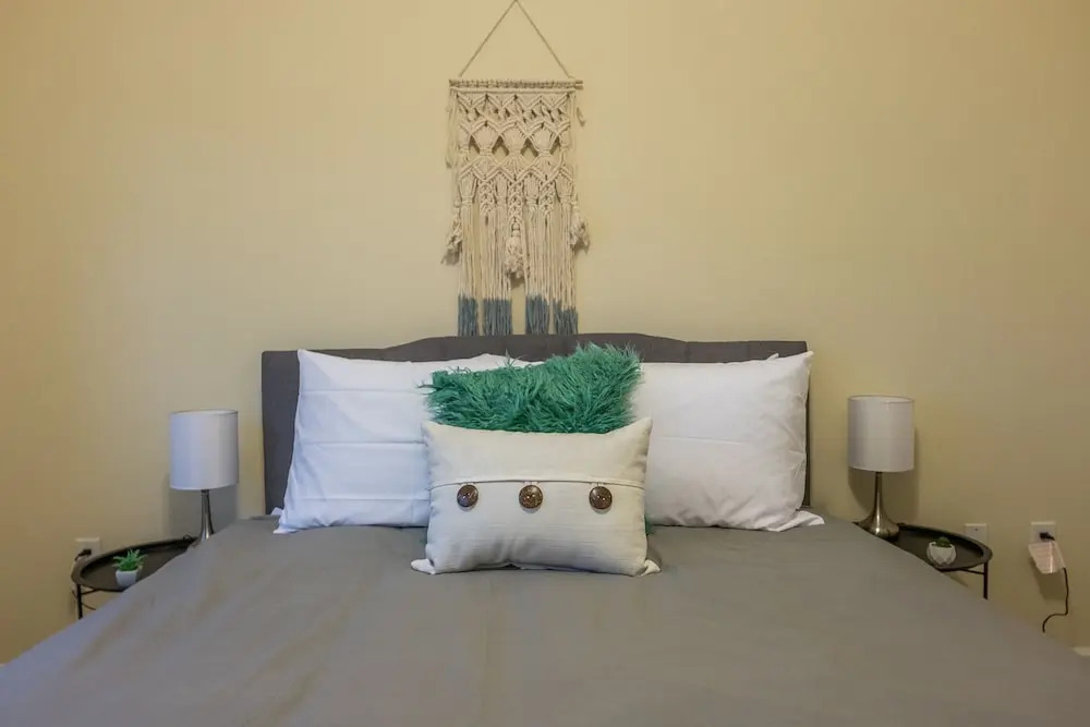 2 BR Suite with balcony by Frontdesk