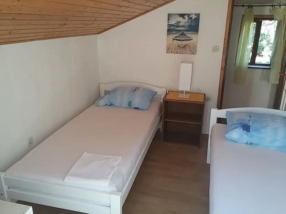 Ivica1- Great Location Next to the sea - H